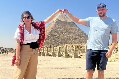 Il Cairo: Tour Guidato Privato di un Giorno delle Piramidi di Giza, Piramide a Gradoni di Saqqara e Menfi