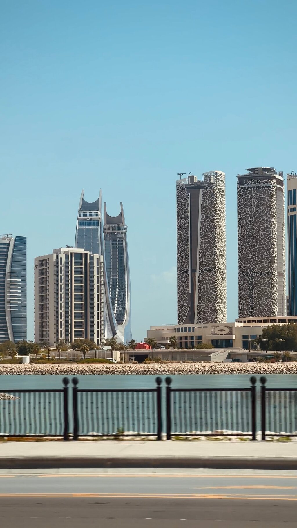 Doha: Combo Private City Tour and Half - Day Desert Safari