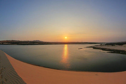 Doha: Desert Safari with Camel Ride, Sandboarding, and Inland Sea Visit