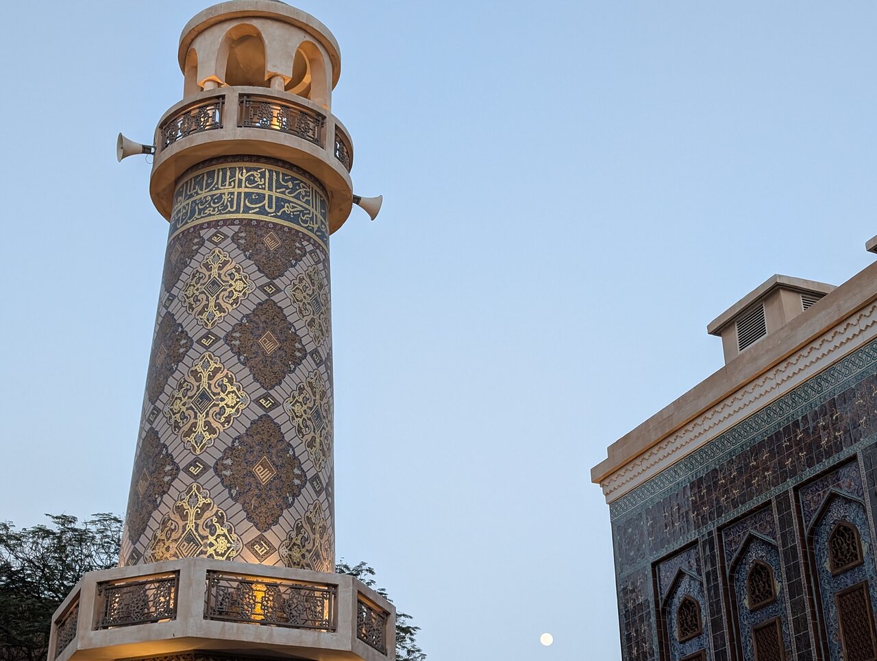 Doha: Guided City Tour to Souq Waqif, Katara, and The Pearl