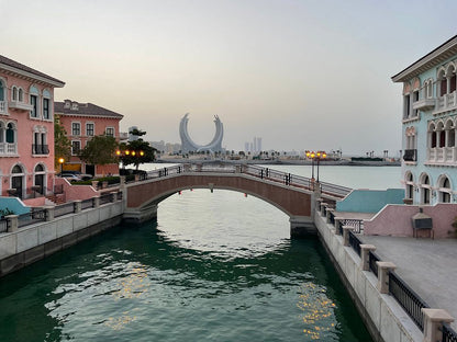 Doha: Guided City Tour with Souq Waqif, Katara, The Pearl, and Landmarks