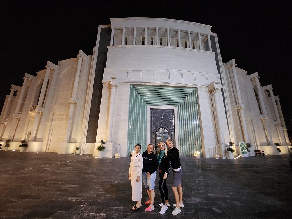 Doha: Guided City Tour with Souq Waqif, Katara, The Pearl, and Landmarks