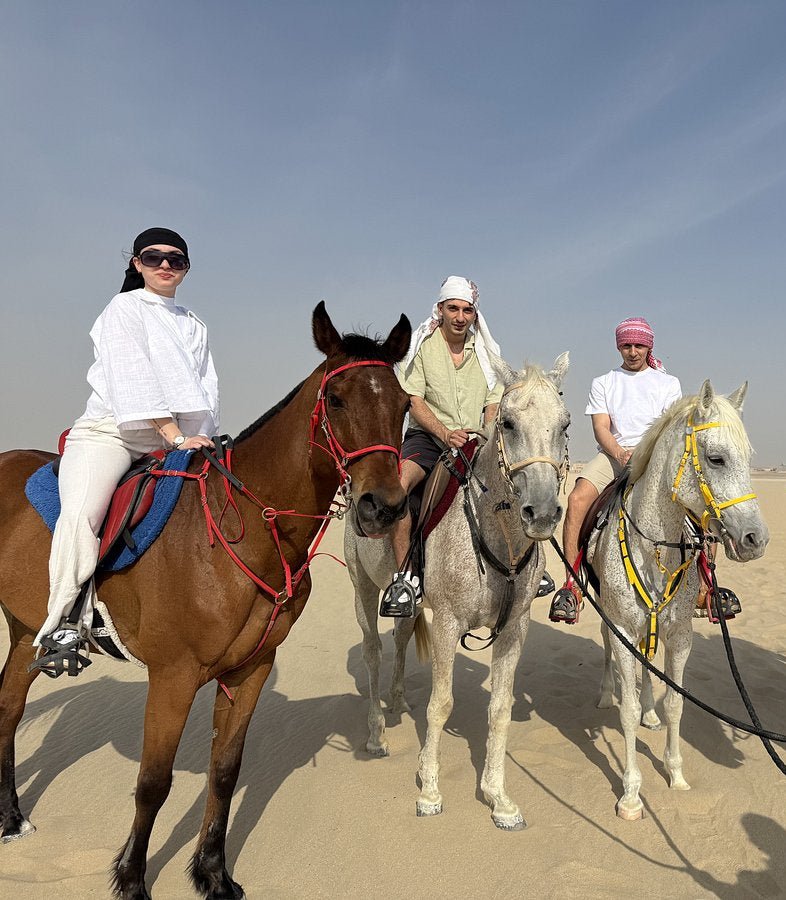 Doha: Horseback Riding Tour in Sealine Desert with Traditional Majlis Visit