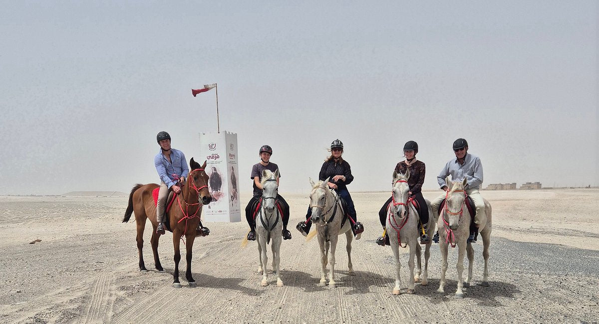 Doha: Horseback Riding Tour in Sealine Desert with Traditional Majlis Visit