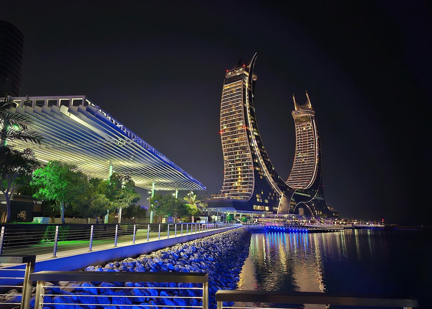 Doha: Night City Tour with Traditional Dhow Cruise