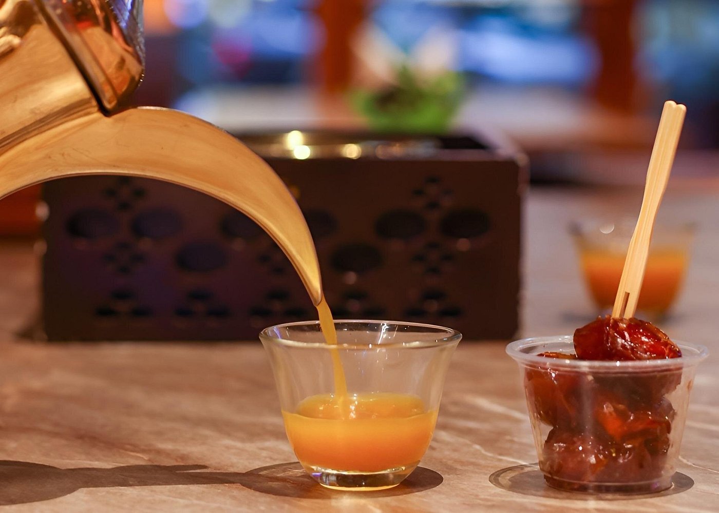 Doha: Pearl Island Food and Boat Tour with 7 Tastings