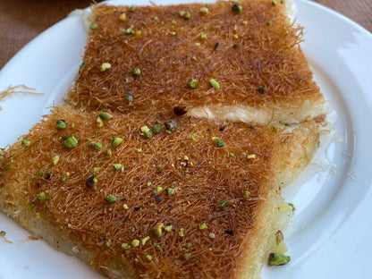 Doha: Pearl Island Food and Boat Tour with 7 Tastings