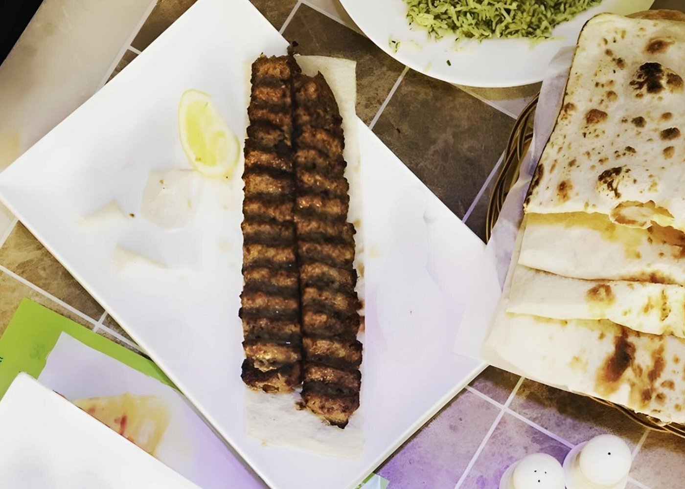 Doha: Pearl Island Food and Boat Tour with 7 Tastings