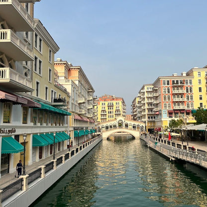 Doha: Pearl Island Food and Boat Tour with 7 Tastings