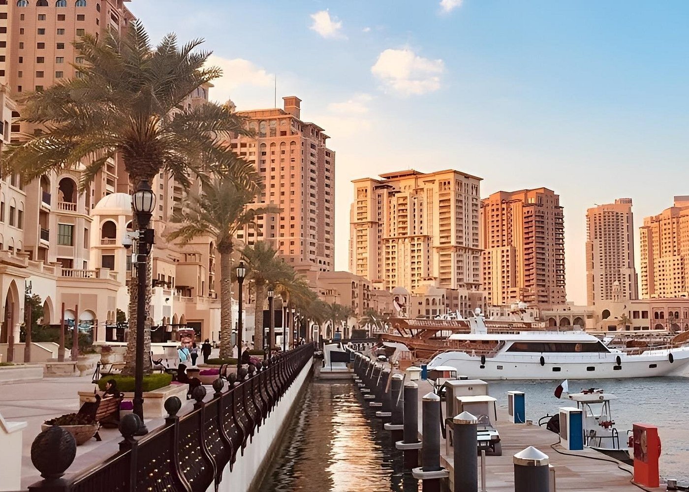 Doha: Pearl Island Food and Boat Tour with 7 Tastings