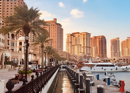 Doha: Pearl Island Food and Boat Tour with 7 Tastings