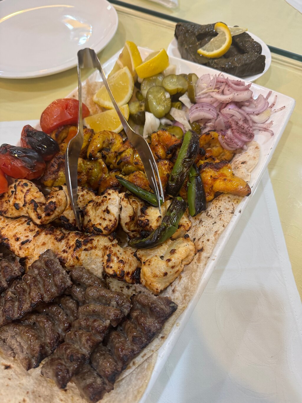 Doha: Pearl Island Food and Boat Tour with 7 Tastings