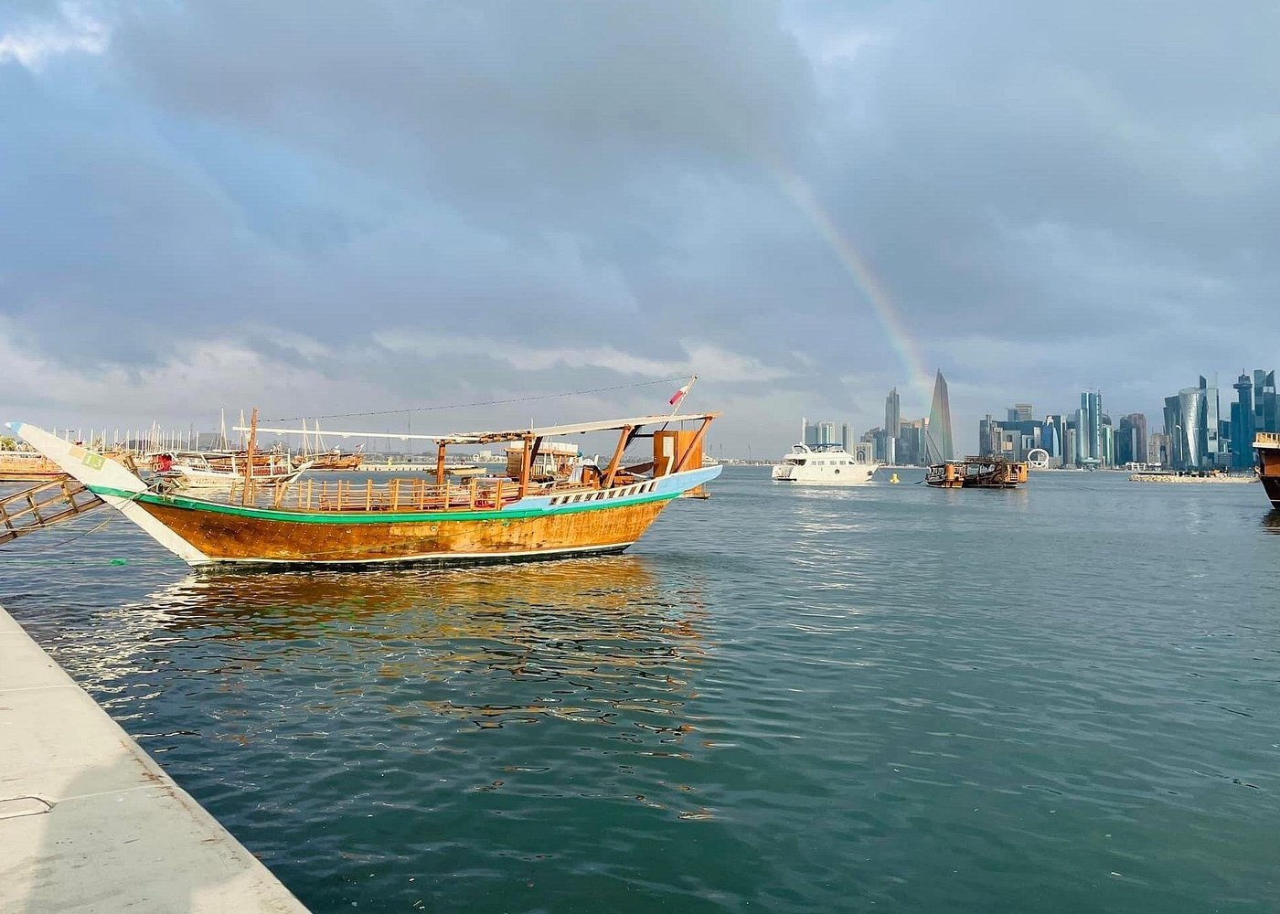 Doha: Private Dhow Cruise with Corniche Walk and Sunset Views