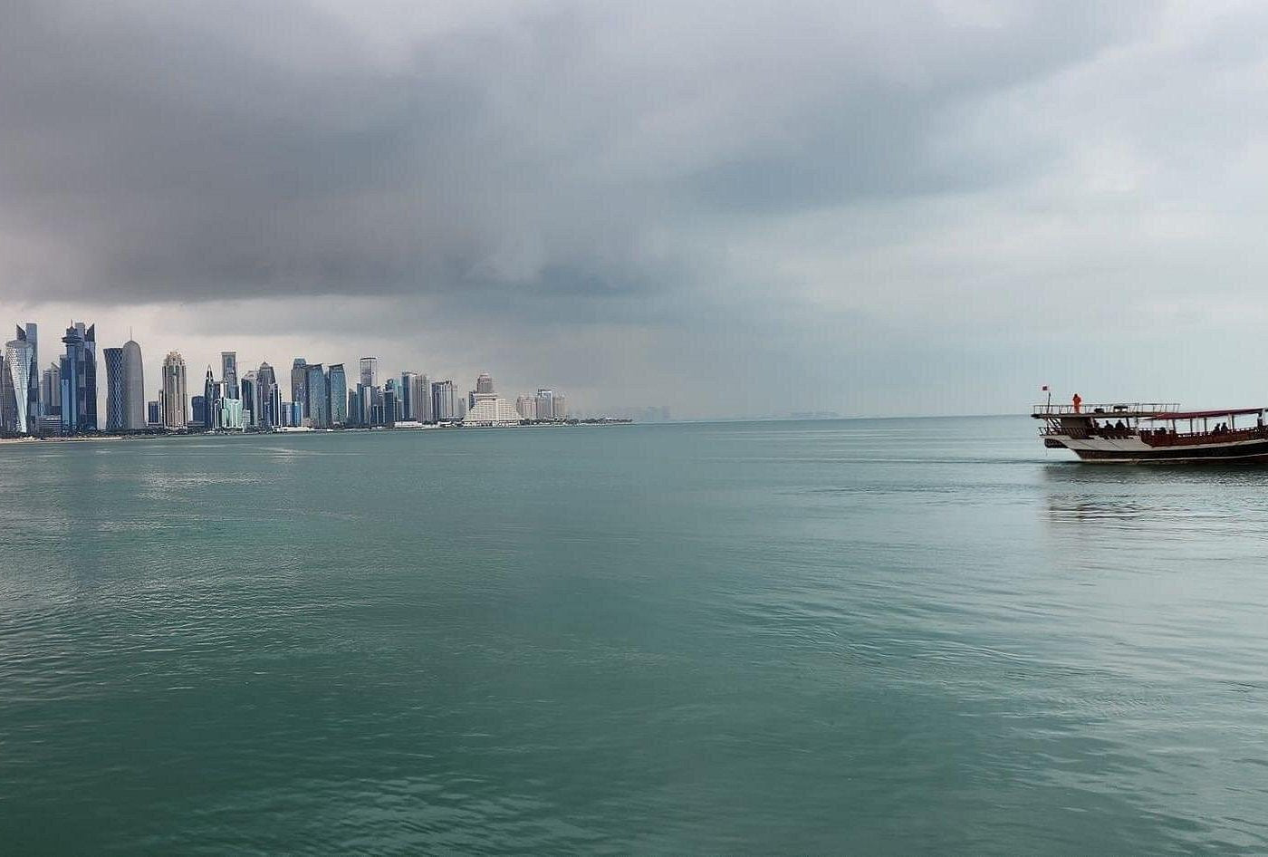 Doha: Private Dhow Cruise with Corniche Walk and Sunset Views