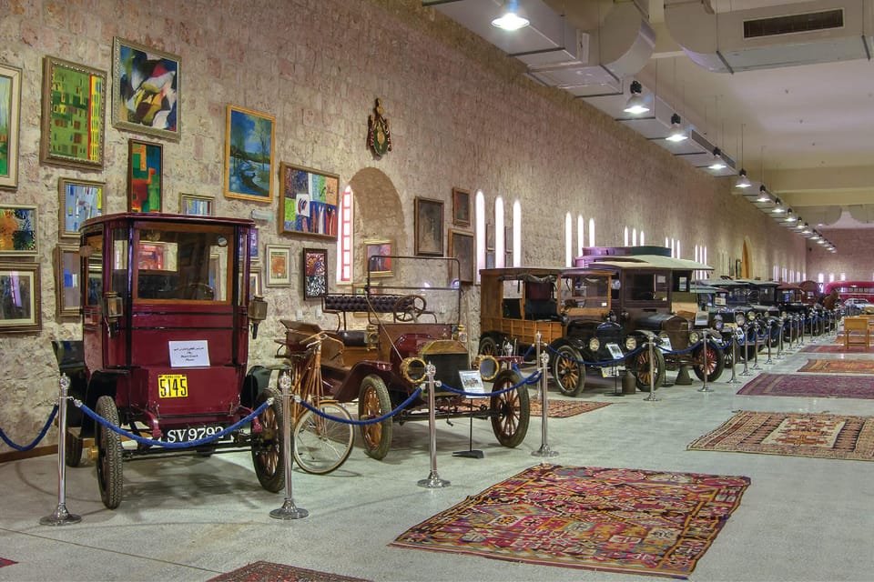 Doha: Private Tour to Sheikh Faisal Museum and Camel Racetrack