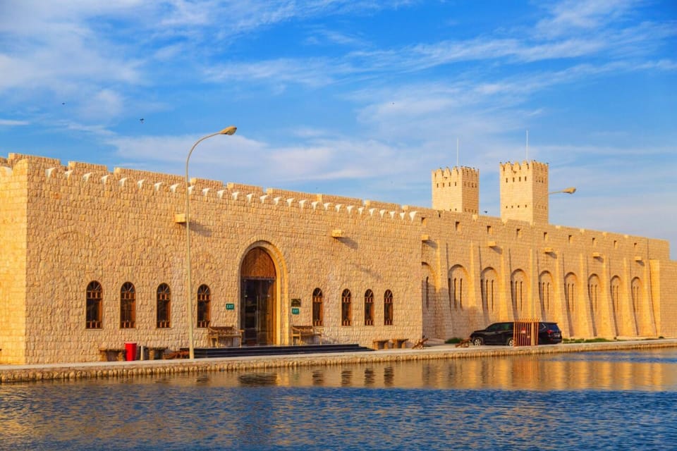 Doha: Private Tour to Sheikh Faisal Museum and Camel Racetrack