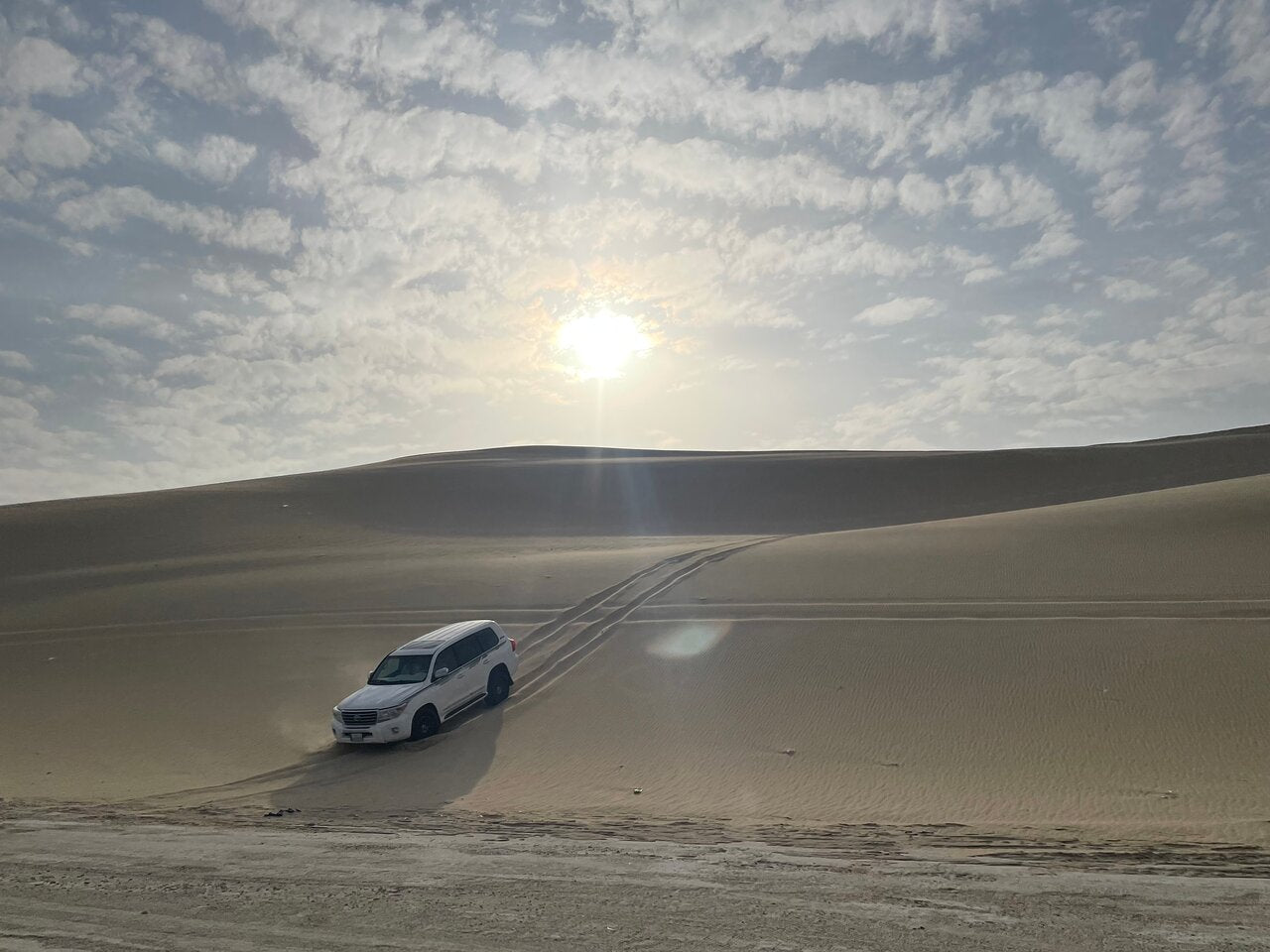 Doha: Shared Desert Safari with Dune Bashing and Sandboarding