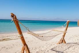 Hurghada: Passeio de barco pela ilha Hula Hula com mergulho com snorkel e almoço