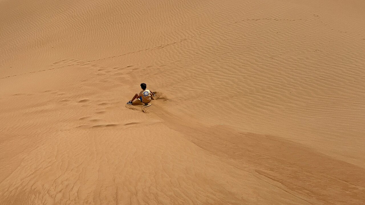 Dubai: 4 - Hour Morning Red Dune Safari with Sandboarding and Camel Ride