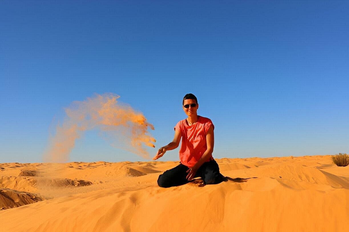 Dubai: 4 - Hour Morning Red Dune Safari with Sandboarding and Camel Ride