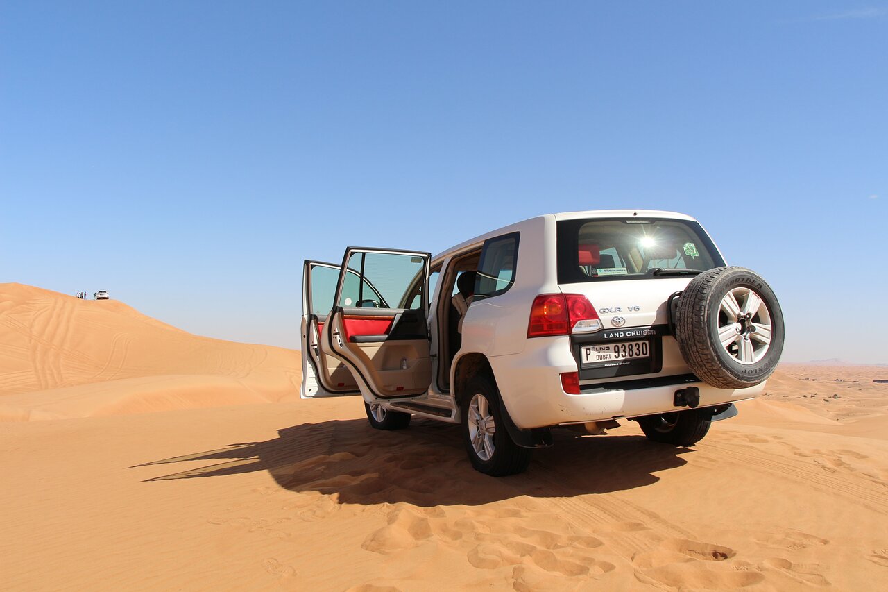 Dubai: 4 - Hour Red Dune Safari with Sandboarding, Camel Ride and Hotel Pickup