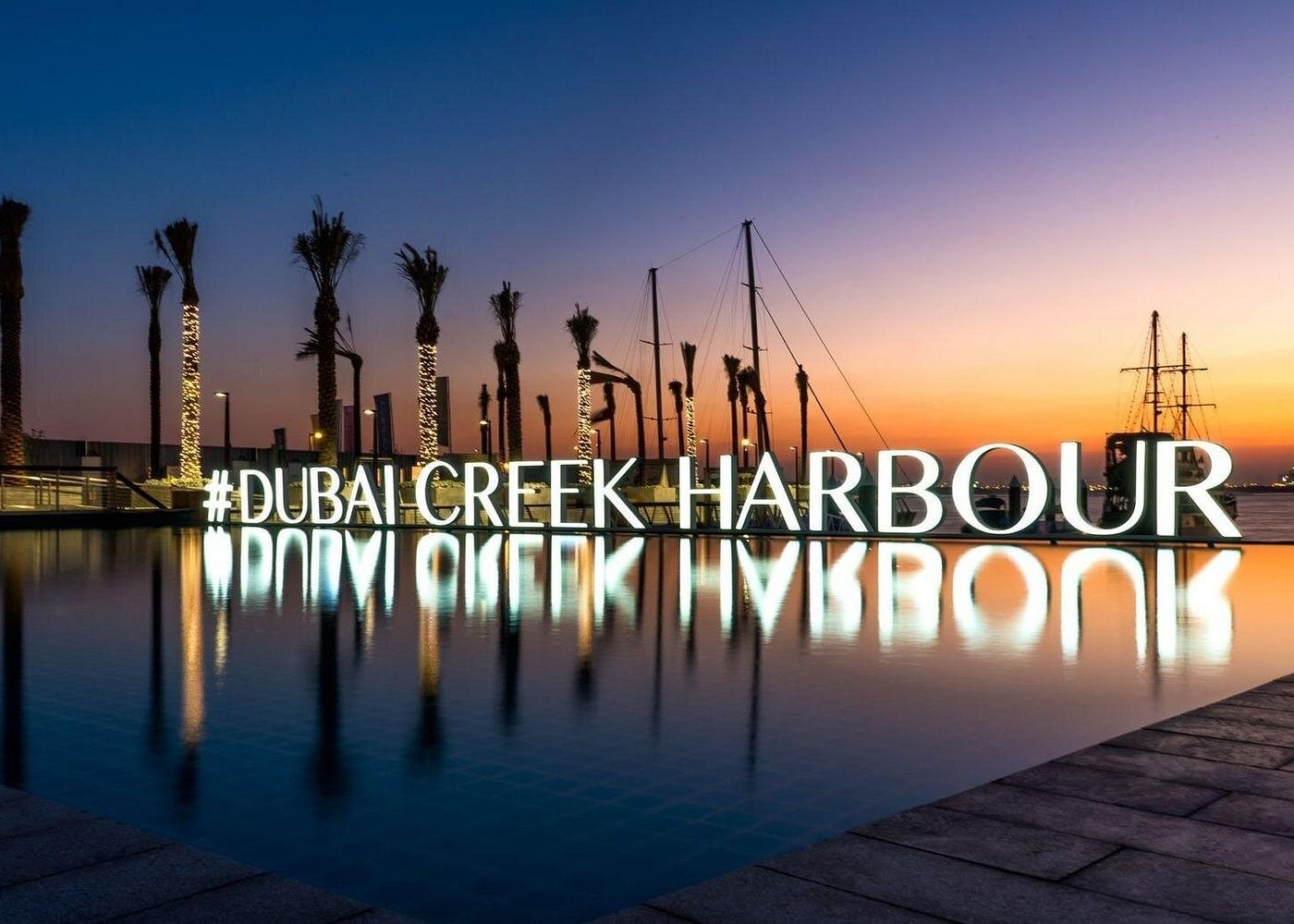 Dubai: Half - Day City Tour with Museum, Souks and Palm Jumeirah