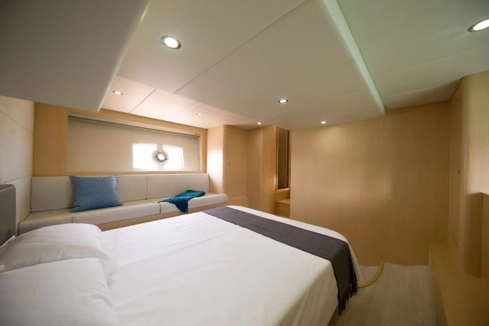 Dubai: Kio 52 ft Luxury Yacht Private Rental