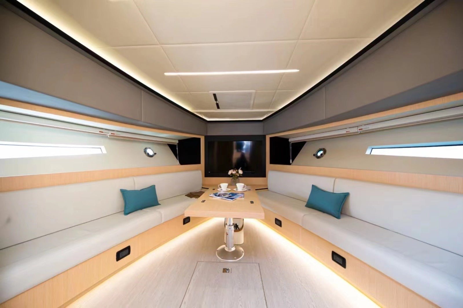 Dubai: Kio 52 ft Luxury Yacht Private Rental