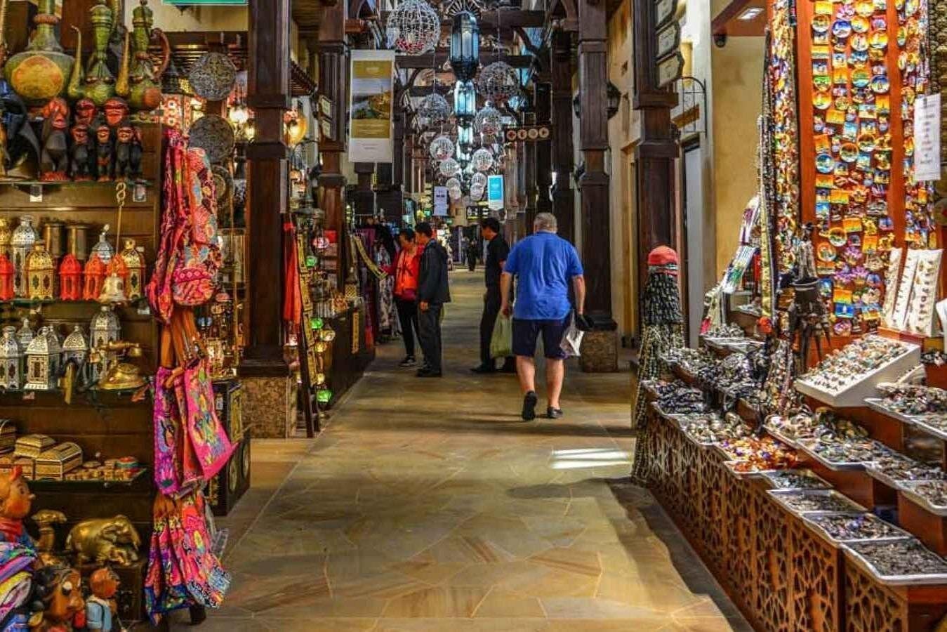 Dubai: Private City Tour with Souks, Old Dubai and Modern Landmarks