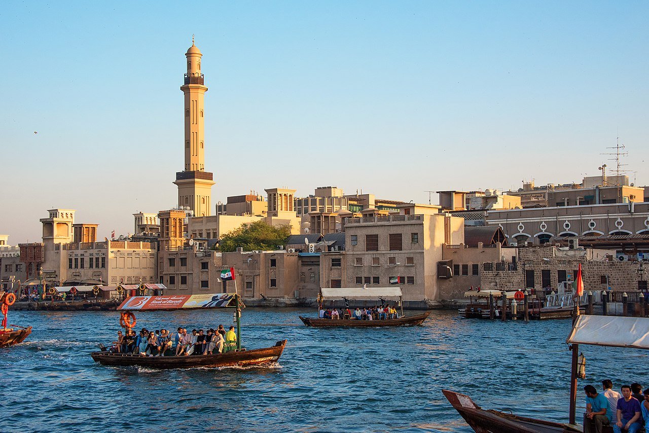Dubai: Private City Tour with Souks, Old Dubai and Modern Landmarks