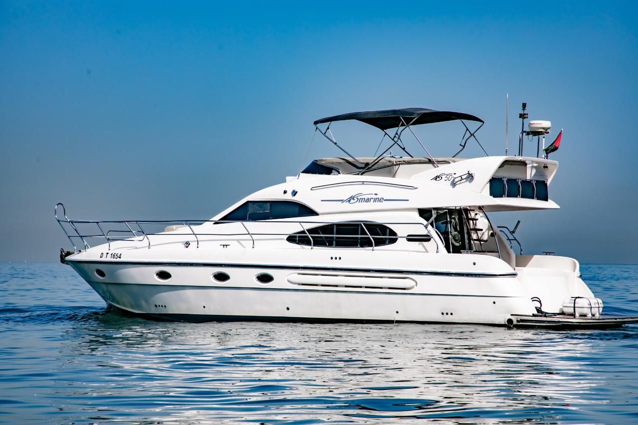 Dubai: Private Yacht Charter with Captain and Crew
