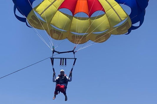 Hurghada: aventura de parasailing com transferências privadas