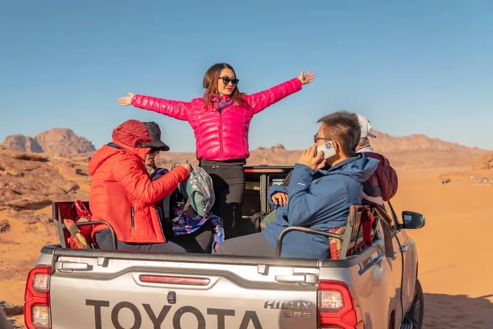 From Amman: Petra and Wadi Rum Private Day Tour with Optional 4x4 Safari