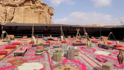From Amman: Private Wadi Rum 4x4 Desert Safari with Lunch
