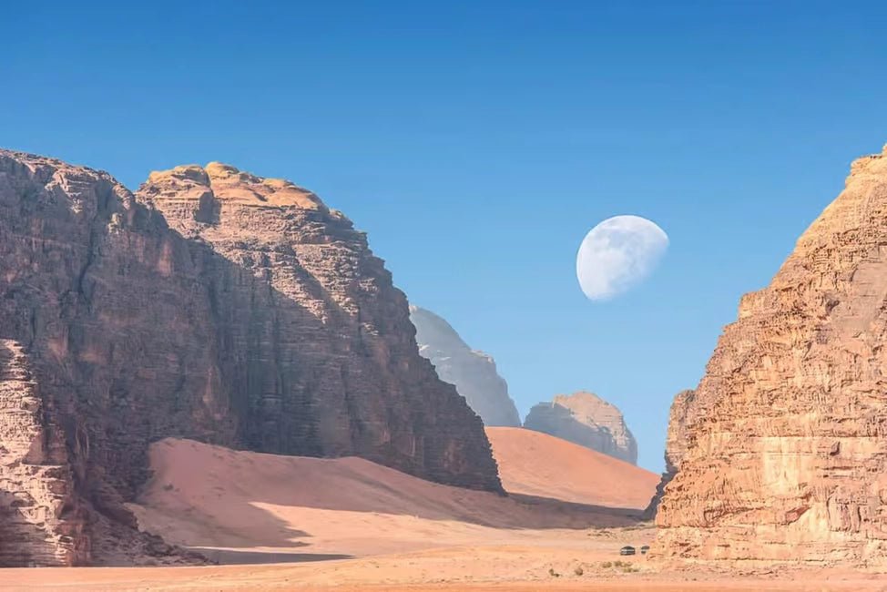 From Amman: Private Wadi Rum 4x4 Desert Safari with Lunch