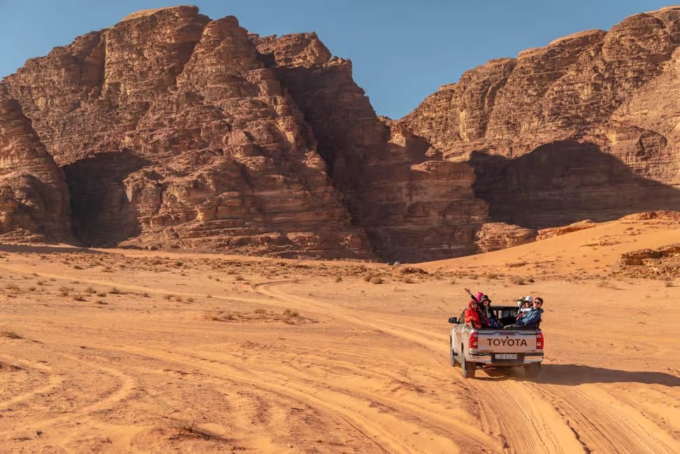 From Amman: Private Wadi Rum 4x4 Desert Safari with Lunch