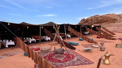 From Amman: Private Wadi Rum 4x4 Desert Safari with Lunch