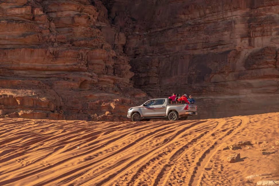 From Amman: Private Wadi Rum 4x4 Desert Safari with Lunch