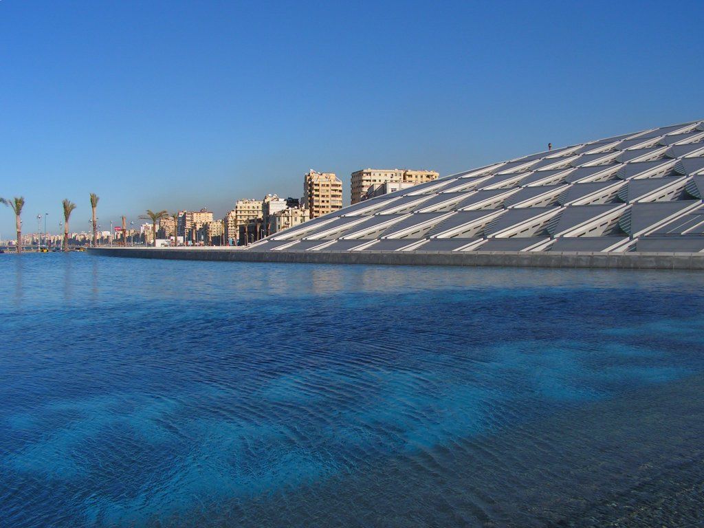 From Cairo: Private Day Tour to Alexandria with Roman Theatre, Pompey's Pillar and Seafood Lunch