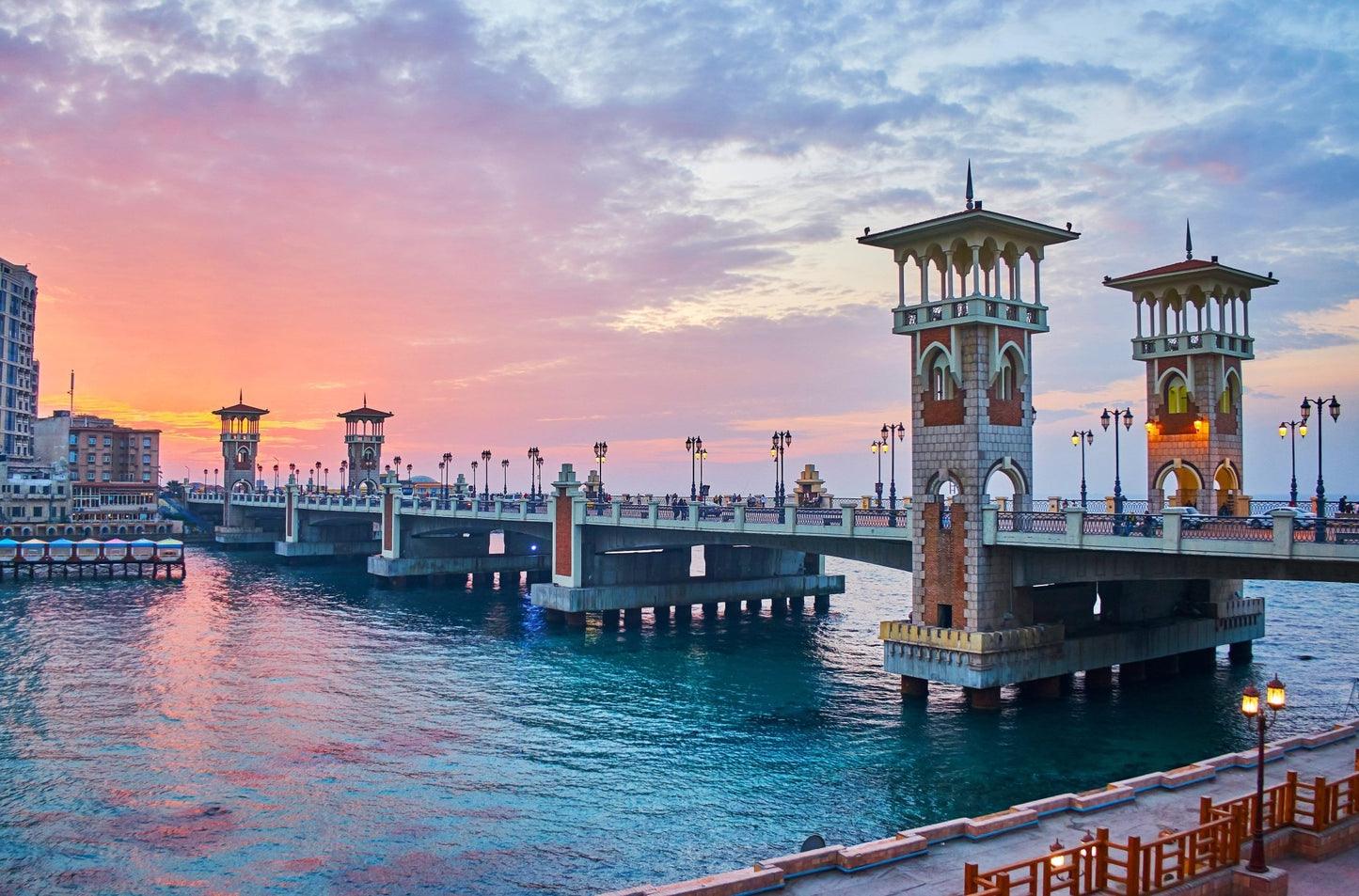 From Cairo: Private Day Tour to Alexandria with Roman Theatre, Pompey's Pillar and Seafood Lunch