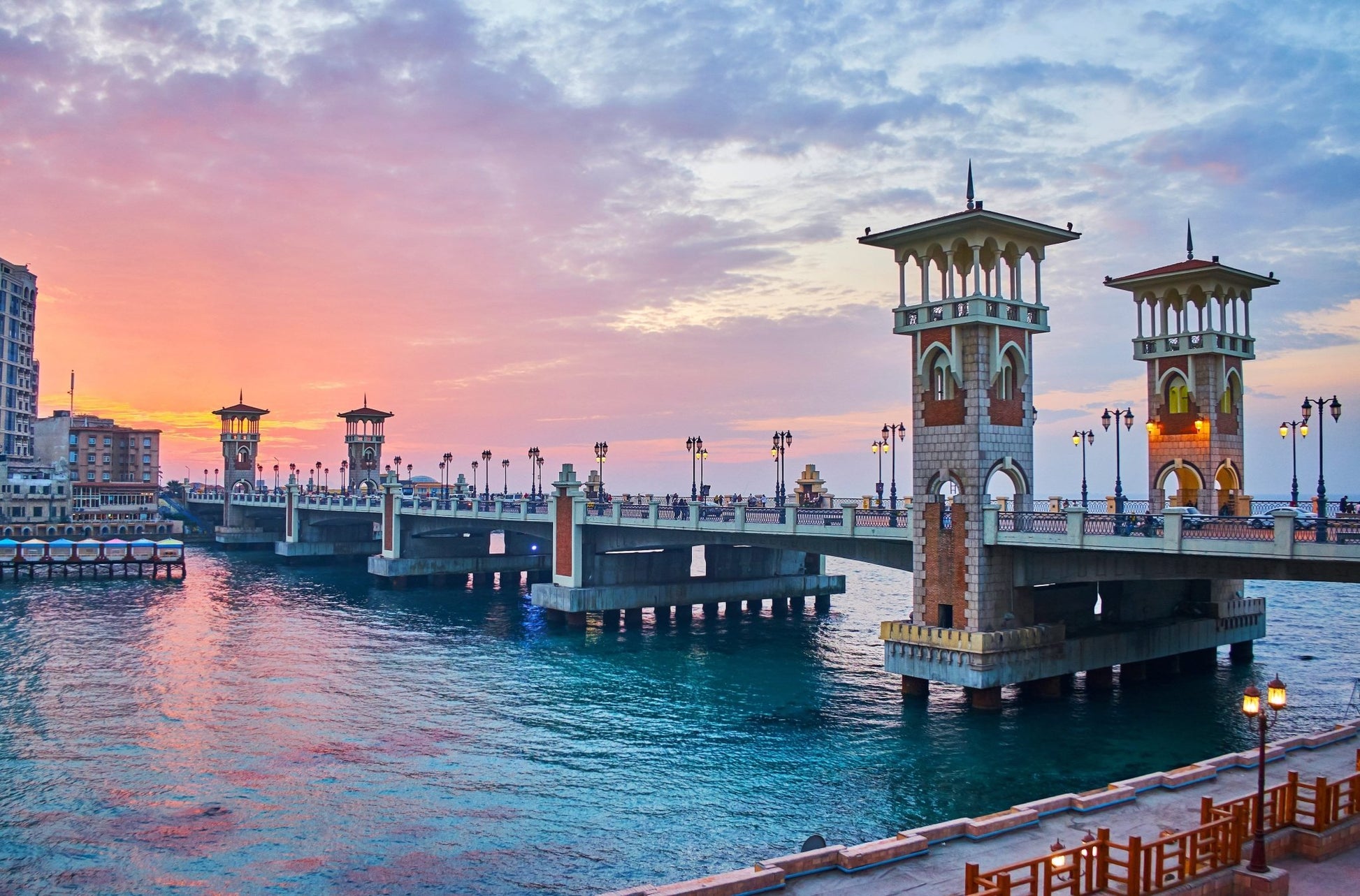 From Cairo: Private Day Tour to Alexandria with Roman Theatre, Pompey's Pillar and Seafood Lunch