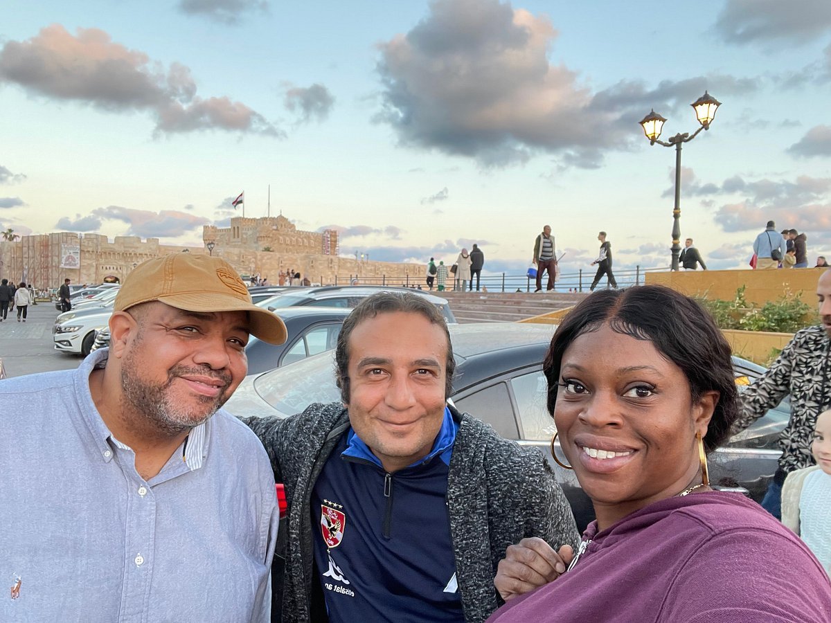 From Cairo: Private Day Tour to Alexandria with Roman Theatre, Pompey's Pillar and Seafood Lunch