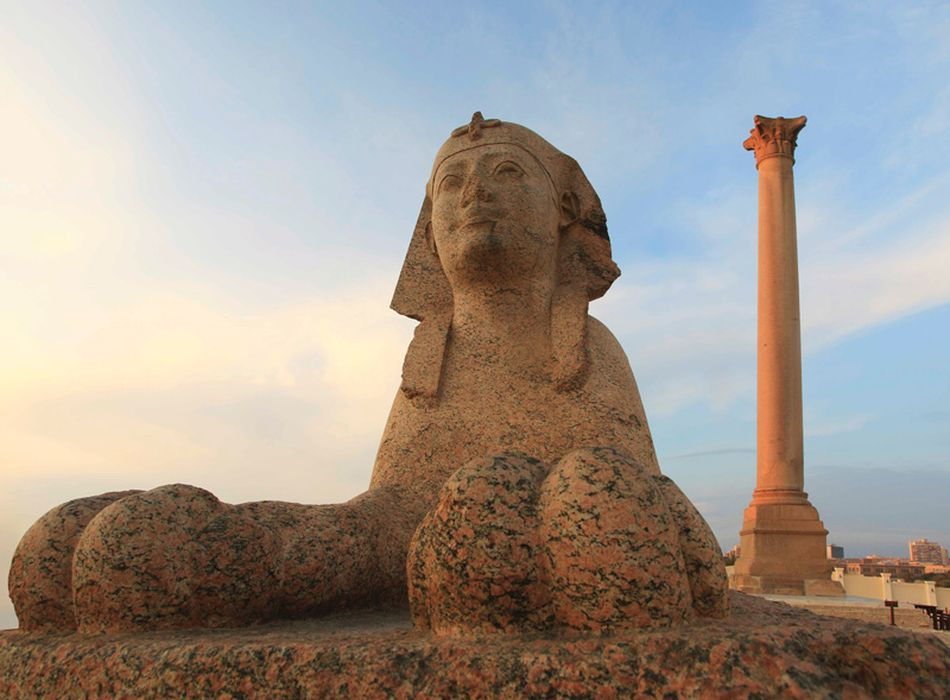 From Cairo: Private Day Tour to Alexandria with Roman Theatre, Pompey's Pillar and Seafood Lunch