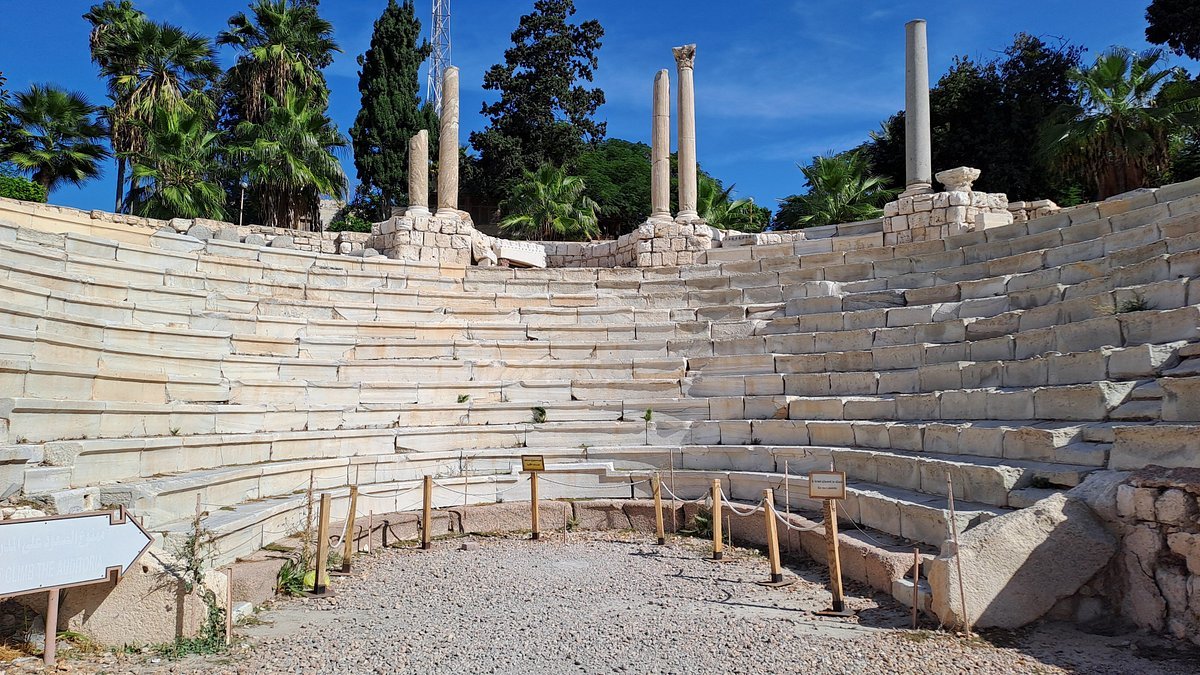 From Cairo: Private Day Tour to Alexandria with Roman Theatre, Pompey's Pillar and Seafood Lunch