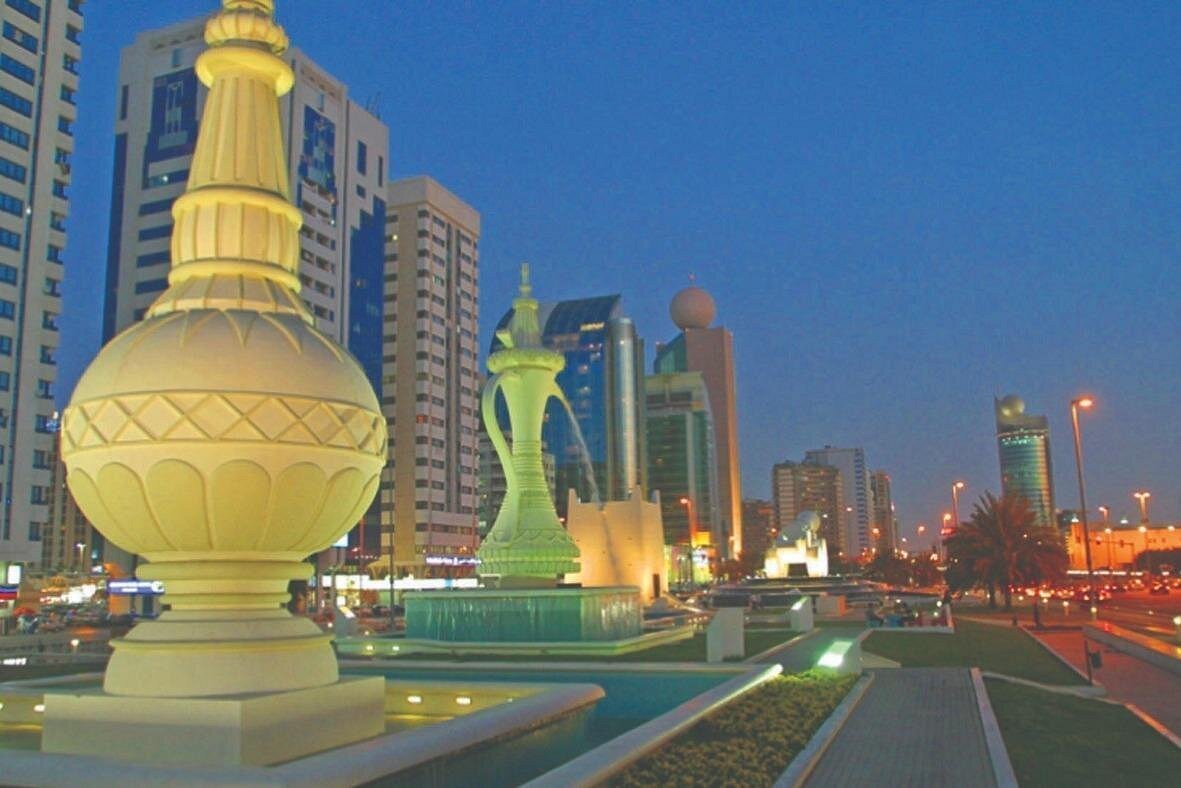 From Dubai: Abu Dhabi City Tour with Grand Mosque Visit