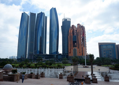 From Dubai: Abu Dhabi City Tour with Sheikh Zayed Grand Mosque and Louvre Museum Visit
