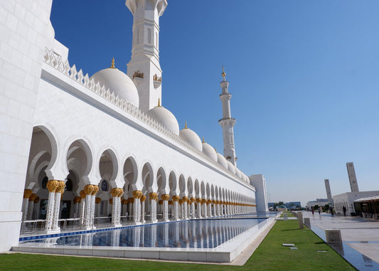 From Dubai: Abu Dhabi City Tour with Sheikh Zayed Grand Mosque and Louvre Museum Visit