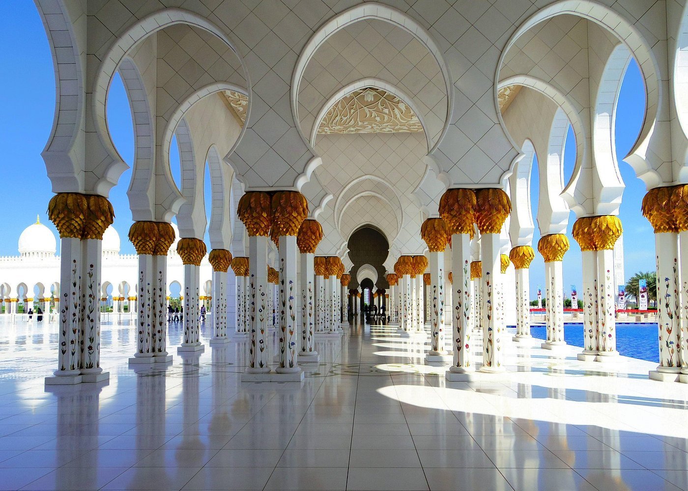 From Dubai: Abu Dhabi Day Trip with Sheikh Zayed Mosque and Ferrari World