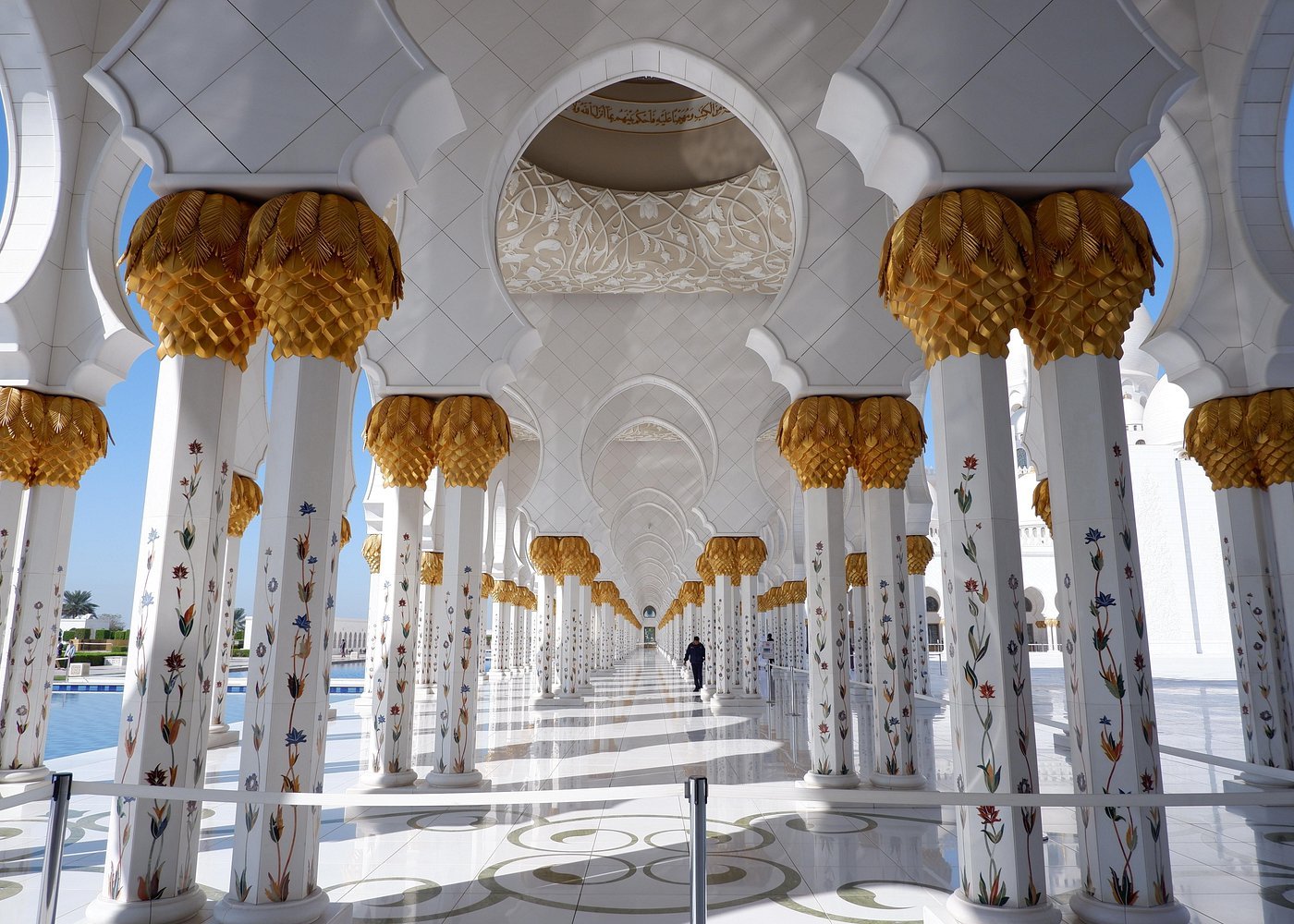 From Dubai: Private Abu Dhabi Day Trip to Sheikh Zayed Grand Mosque Visit