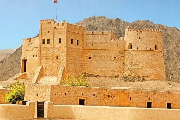 From Dubai: Private Fujairah and East Coast Tour with Al Badiyah Mosque and Forts